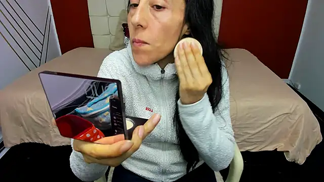 Snapshot of Abrillee1 chatting on February 17, 2025, 7:42 pm Abrillee1 online show from February 17, 2025, 7:42 pm