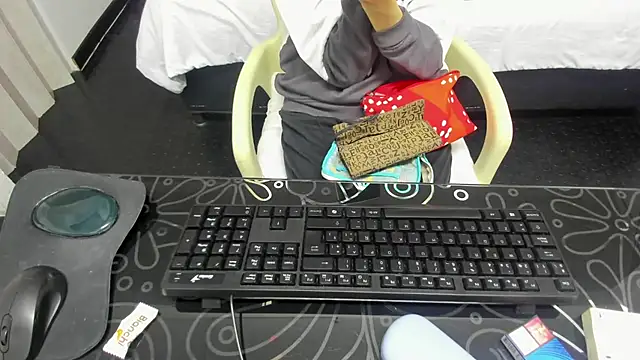 Snapshot of Abrillee1 chatting on March 1, 2025, 7:26 pm Abrillee1 online show from March 1, 2025, 7:26 pm