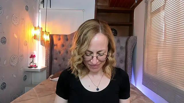 Snapshot of SammySanders chatting on February 8, 2025, 3:10 pm SammySanders online show from February 8, 2025, 3:10 pm