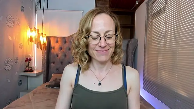 Snapshot of SammySanders chatting on February 13, 2025, 7:10 pm SammySanders online show from February 13, 2025, 7:10 pm