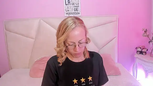 Snapshot of SammySanders chatting on September 15, 2025, 8:20 pm SammySanders online show from September 15, 2025, 8:20 pm