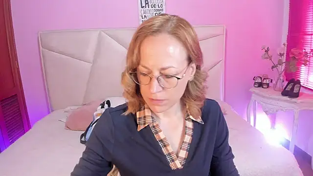 Snapshot of SammySanders chatting on November 3, 2025, 1:56 pm SammySanders online show from November 3, 2025, 1:56 pm