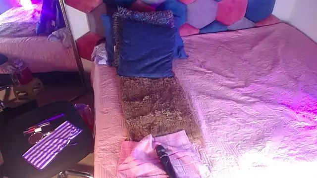 Snapshot of ViolethRammtein chatting on December 31, 2024, 12:32 am ViolethRammtein online show from December 31, 2024, 12:32 am