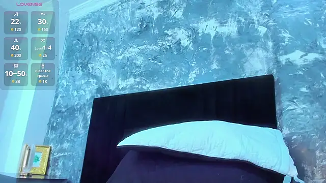 brianaGuzman online show from February 5, 2025, 7:10 pm