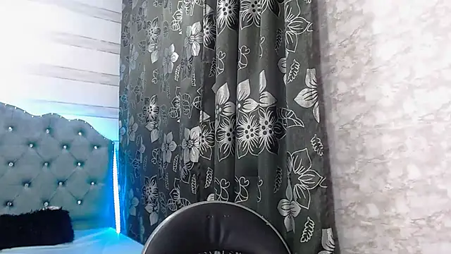 lily jamesx online show from February 12, 2025, 11:51 pm