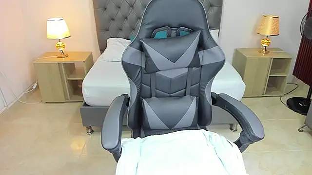 Snapshot of irantzu_hank chatting on December 22, 2024, 12:27 pm irantzu hank online show from December 22, 2024, 12:27 pm