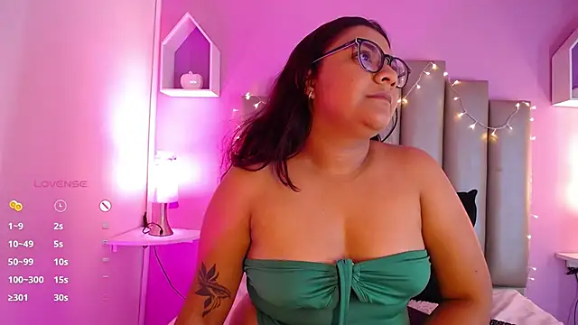 Snapshot of MeghanBurn chatting on March 14, 2025, 12:40 pm MeghanBurn online show from March 14, 2025, 12:40 pm