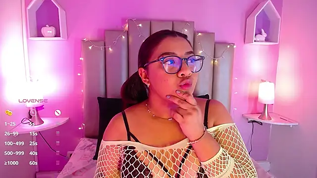 Snapshot of MeghanBurn chatting on March 21, 2025, 9:23 pm MeghanBurn online show from March 21, 2025, 9:23 pm