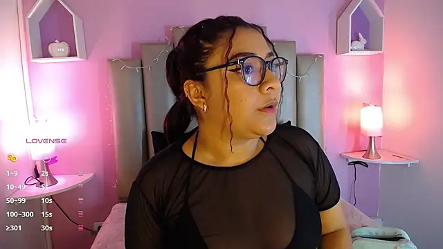 Snapshot of MeghanBurn chatting on March 22, 2025, 12:25 pm MeghanBurn online show from March 22, 2025, 12:25 pm