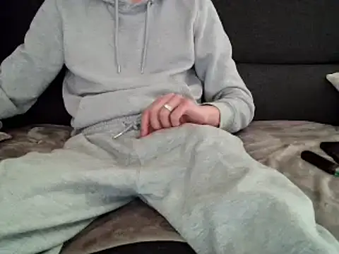 Snapshot of ElViko11 chatting on December 6, 2024, 12:49 pm ElViko11 online show from December 6, 2024, 12:49 pm