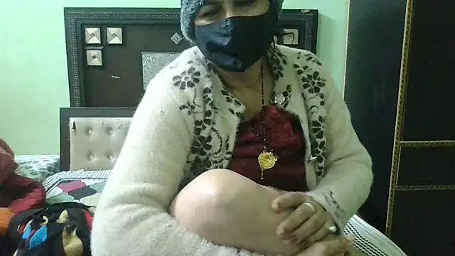 Snapshot of couplesuni chatting on December 24, 2024, 7:06 am couplesuni online show from December 24, 2024, 7:06 am