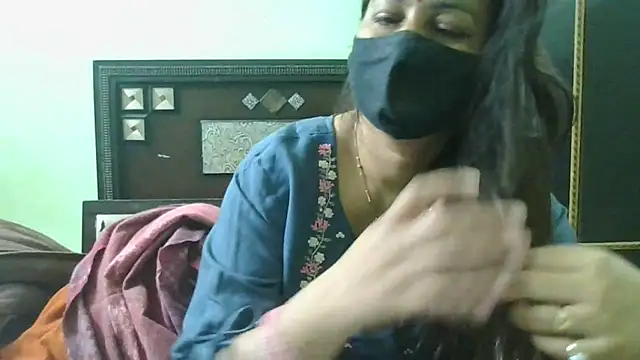 Snapshot of couplesuni chatting on March 3, 2025, 5:42 am couplesuni online show from March 3, 2025, 5:42 am