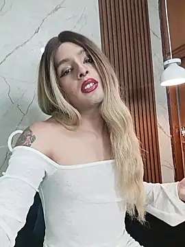 Snapshot of LukaCastillo chatting on November 10, 2025, 10:09 pm LukaCastillo online show from November 10, 2025, 10:09 pm