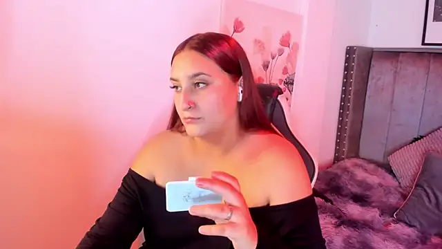 Alaia Cute online show from October 22, 2025, 3:18 am