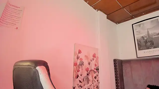 Alaia Cute online show from November 26, 2025, 3:18 am