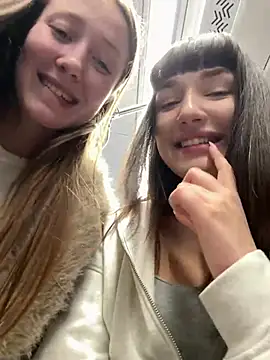 Snapshot of Sophie_Avory chatting on March 5, 2025, 8:32 pm Sophie Avory online show from March 5, 2025, 8:32 pm