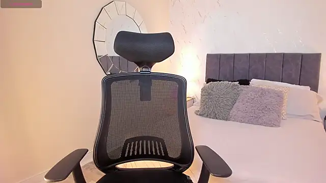 CyntiaAdams online show from September 19, 2025, 7:47 pm