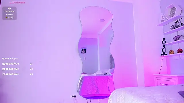 Snapshot of LiaFlowers chatting on December 8, 2024, 12:29 am LiaFlowers online show from December 8, 2024, 12:29 am