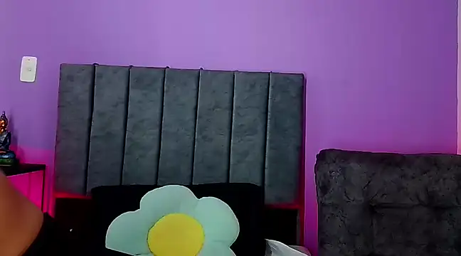 Snapshot of GabrielaMK chatting on February 9, 2025, 2:50 pm GabrielaMK online show from February 9, 2025, 2:50 pm