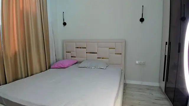 Snapshot of Lola_Peach chatting on November 26, 2025, 7:09 am Lola Peach online show from November 26, 2025, 7:09 am