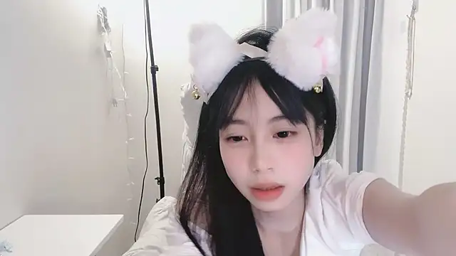 -Hottie online show from February 26, 2025, 7:27 pm