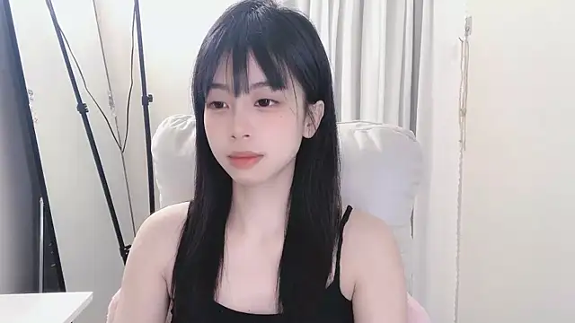 -Hottie online show from February 28, 2025, 3:37 pm