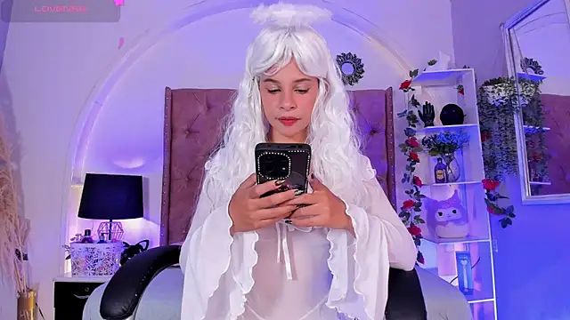 Snapshot of LadyAvalon chatting on November 13, 2025, 7:13 pm LadyAvalon online show from November 13, 2025, 7:13 pm