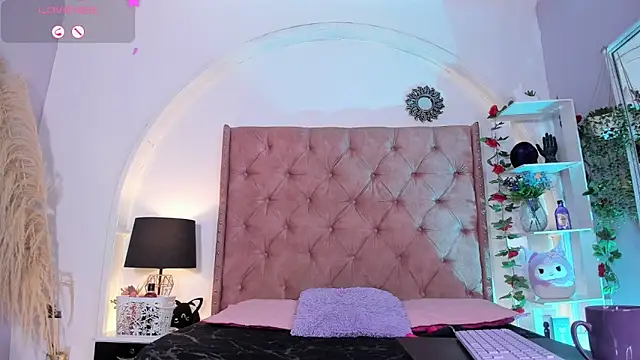 Snapshot of LadyAvalon chatting on November 29, 2025, 6:00 pm LadyAvalon online show from November 29, 2025, 6:00 pm