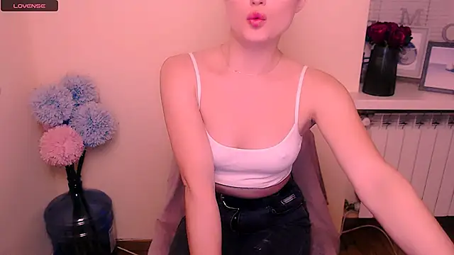 Felliciya online show from March 4, 2025, 8:35 am