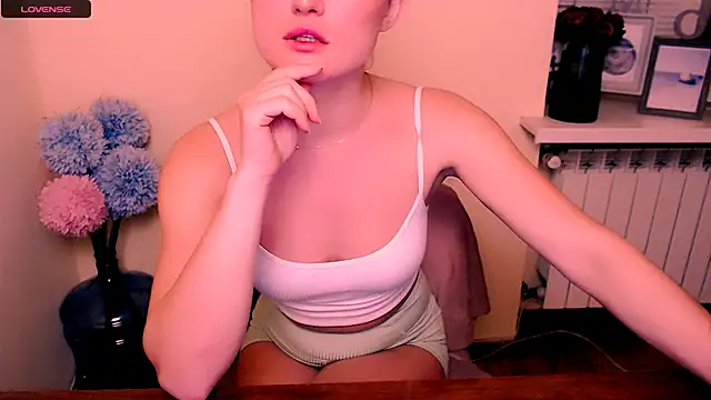 Felliciya online show from March 7, 2025, 11:51 am