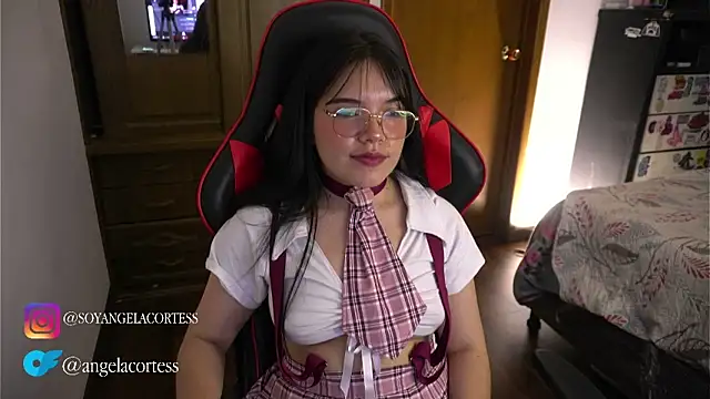Snapshot of angela_cortes_ chatting on October 24, 2025, 3:58 am angela cortes  online show from October 24, 2025, 3:58 am