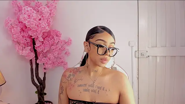 Mia Jansen online show from February 10, 2025, 11:55 pm