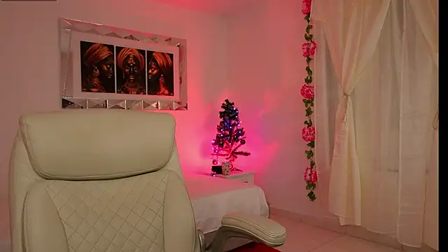 Snapshot of Alondrasparrow2 chatting on December 24, 2024, 2:12 pm Alondrasparrow2 online show from December 24, 2024, 2:12 pm