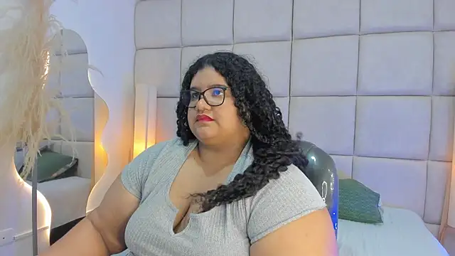 Miley Collins online show from November 15, 2025, 7:54 pm