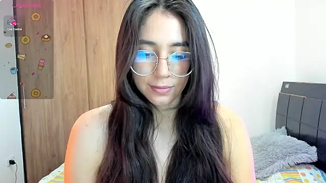 emmadiaz1 online show from January 21, 2025, 7:17 pm