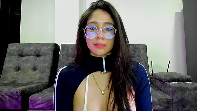 emmadiaz1 online show from September 28, 2025, 5:02 am