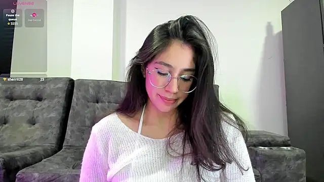 emmadiaz1 online show from October 20, 2025, 4:02 am