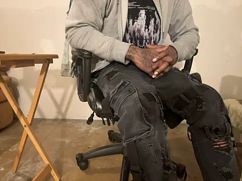 Snapshot of SluttyLyfe4L chatting on December 1, 2024, 10:43 pm SluttyLyfe4L online show from December 1, 2024, 10:43 pm