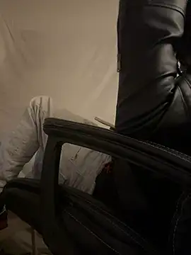 Snapshot of SluttyLyfe4L chatting on January 15, 2025, 3:29 pm SluttyLyfe4L online show from January 15, 2025, 3:29 pm