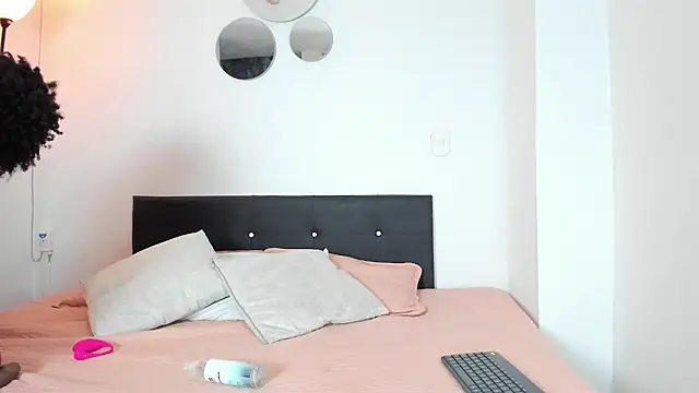 Snapshot of DailaSmith chatting on October 30, 2025, 5:20 am DailaSmith online show from October 30, 2025, 5:20 am