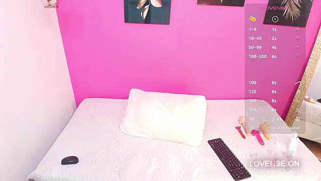 Snapshot of petitelittleebony chatting on December 17, 2024, 6:31 pm petitelittleebony online show from December 17, 2024, 6:31 pm