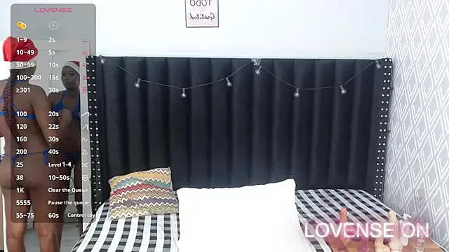 Snapshot of petitelittleebony chatting on December 25, 2024, 7:34 pm petitelittleebony online show from December 25, 2024, 7:34 pm