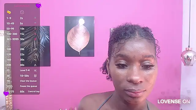 Snapshot of petitelittleebony chatting on March 6, 2025, 7:10 pm petitelittleebony online show from March 6, 2025, 7:10 pm