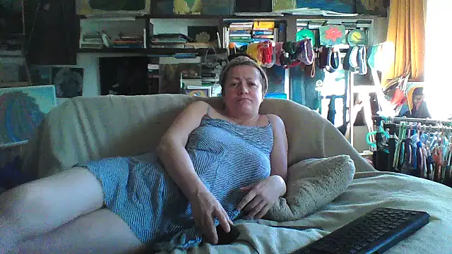 MariaAnaSunshine online show from December 15, 2025, 9:46 am