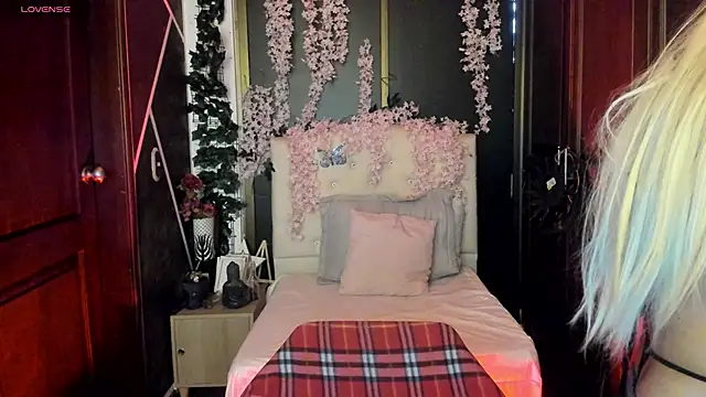 SexyNaf online show from September 8, 2025, 7:24 pm