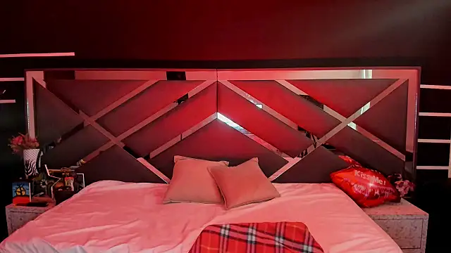 SexyNaf online show from September 18, 2025, 7:27 pm