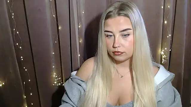 Snapshot of KristyHoney chatting on December 2, 2024, 9:45 am KristyHoney online show from December 2, 2024, 9:45 am