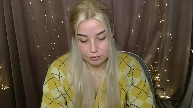 Snapshot of KristyHoney chatting on December 20, 2024, 10:05 am KristyHoney online show from December 20, 2024, 10:05 am
