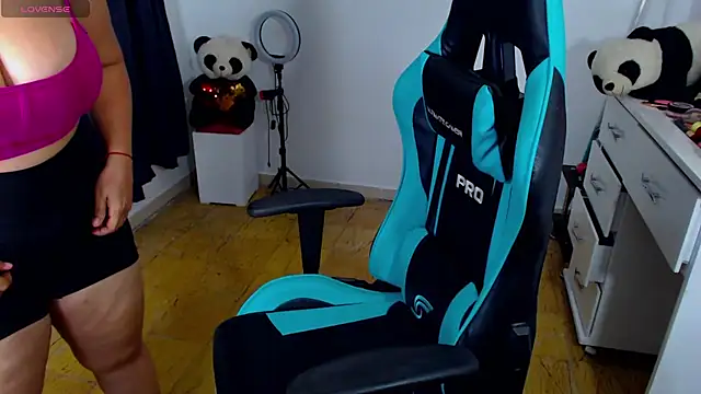 lulu ferrer online show from February 27, 2025, 4:20 am