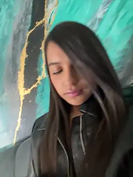 RoxyRoss  online show from December 3, 2025, 2:26 pm